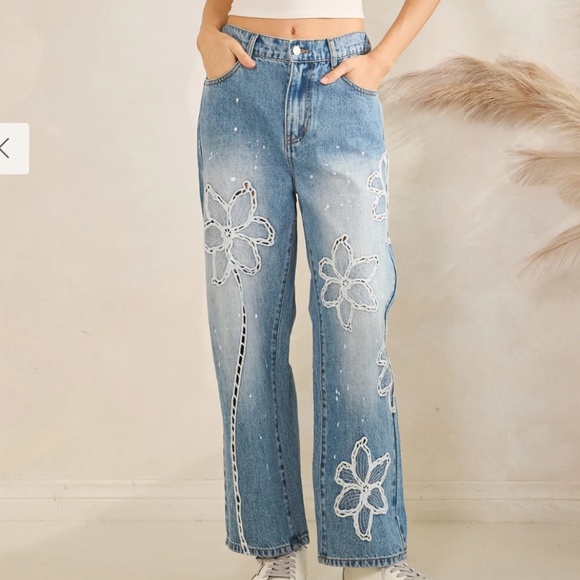 OLI AND HALI “ Grand Marais “ Oli & Hali Flower Embroidered Jeans 54 - Picture 1 of 6